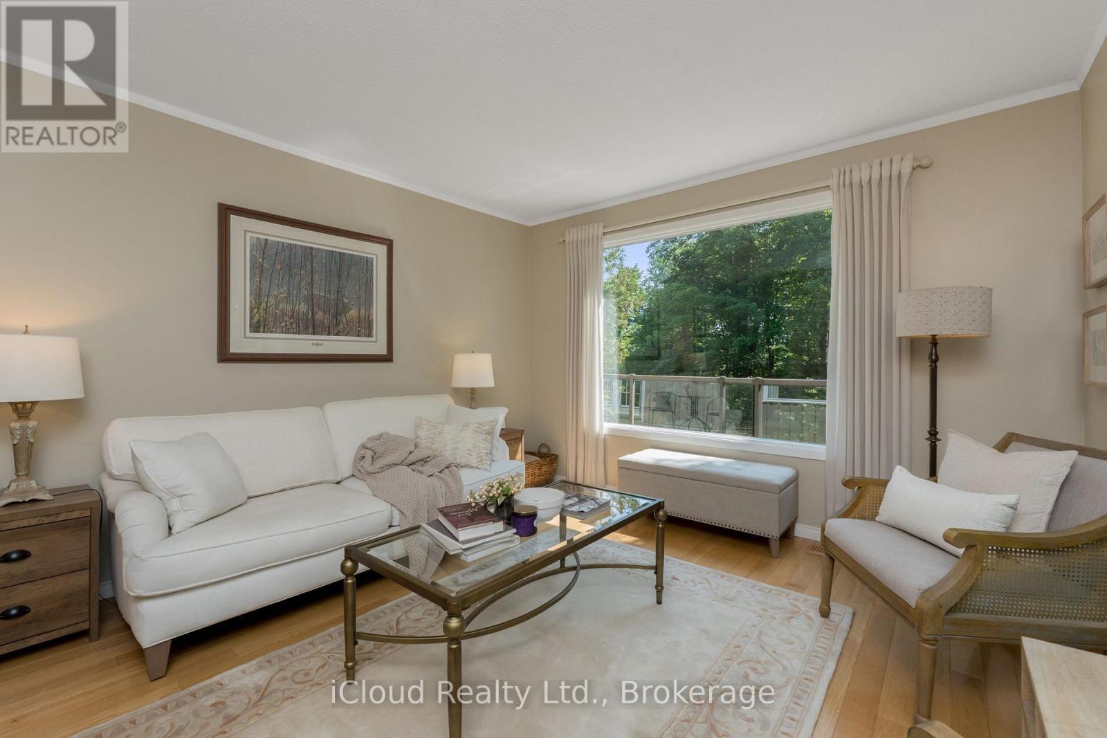 487202 30 Sdrd Side Road, Mono, ON - Indoor Photo Showing Living Room
