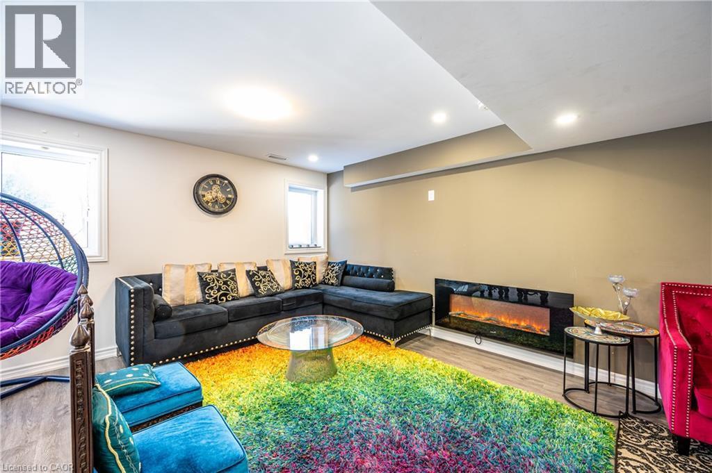 340 Shady Glen Crescent, Kitchener, ON - Indoor Photo Showing Living Room With Fireplace