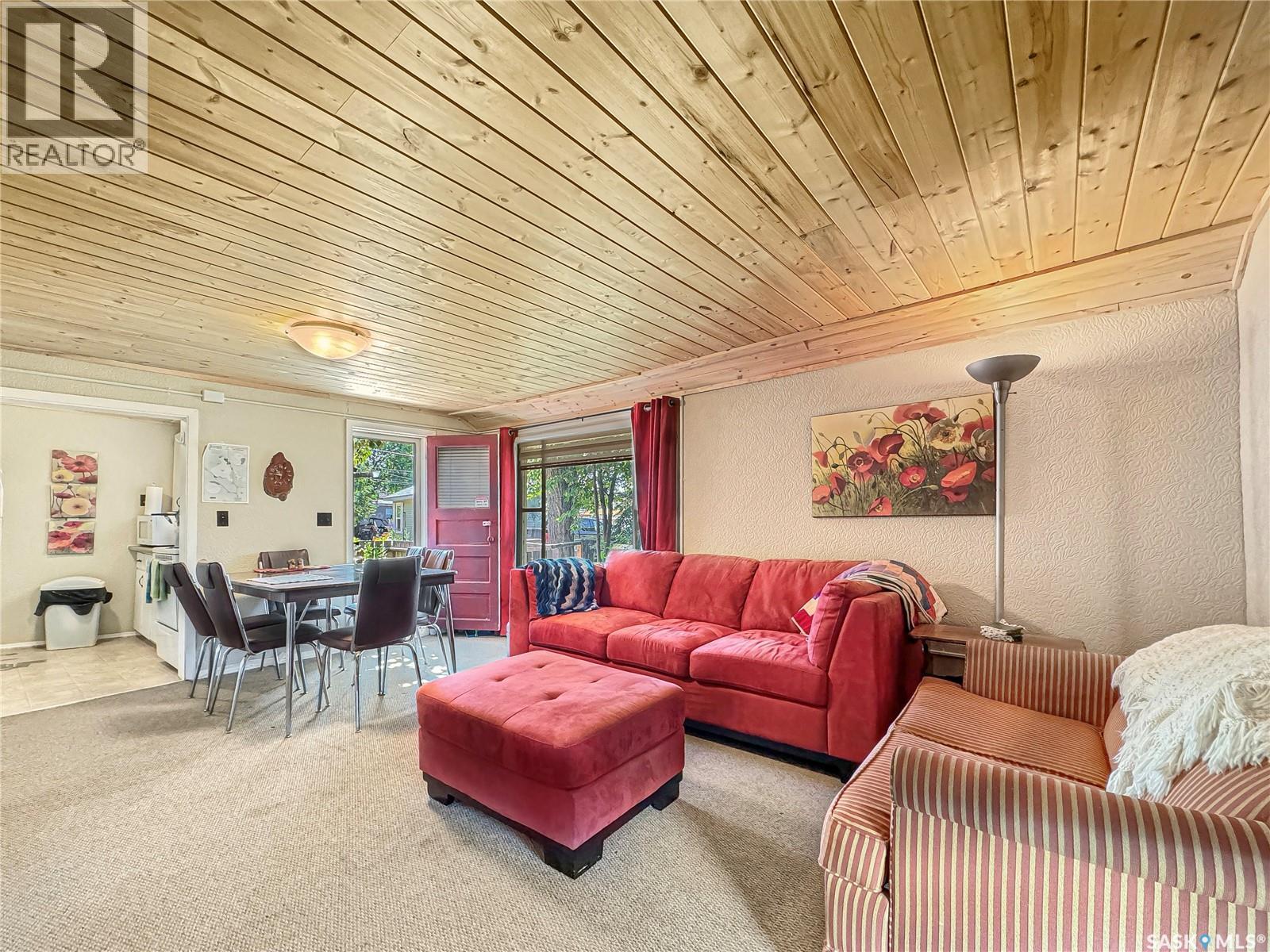 551 Joseph Crescent, Cochin, SK - Indoor Photo Showing Living Room