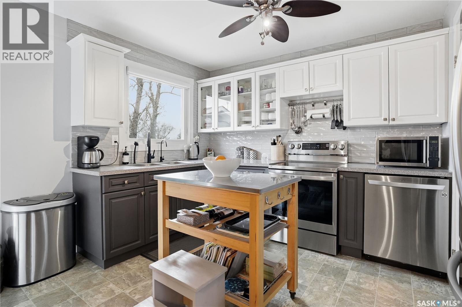 95 Schneider Crescent, Regina, SK - Indoor Photo Showing Kitchen