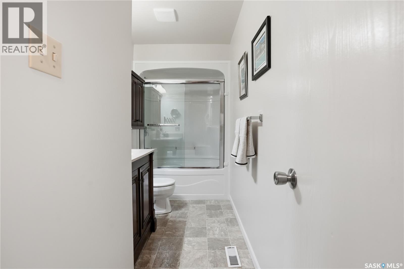 95 Schneider Crescent, Regina, SK - Indoor Photo Showing Bathroom