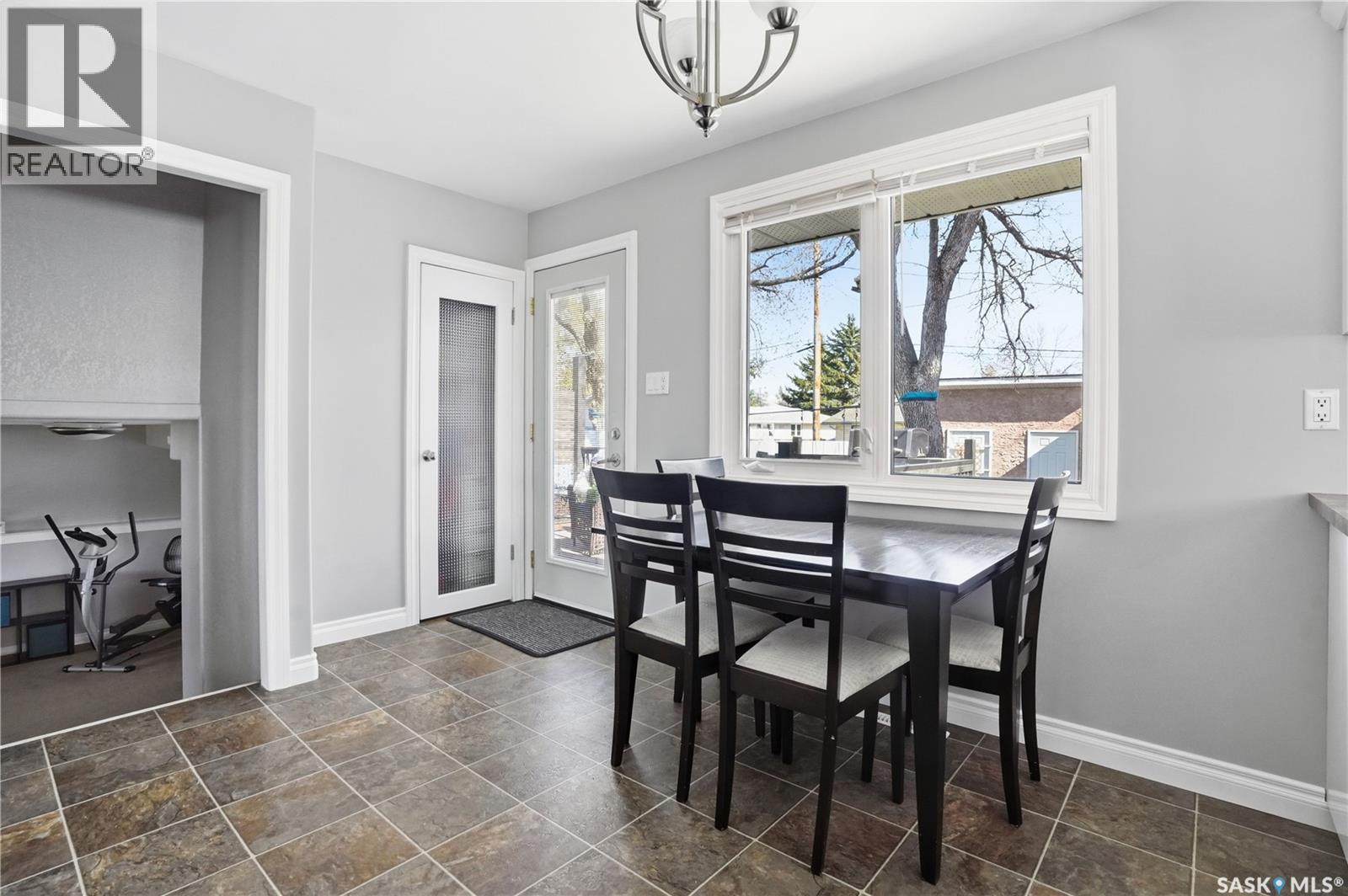 115 Stapleford Crescent, Regina, SK - Indoor Photo Showing Dining Room