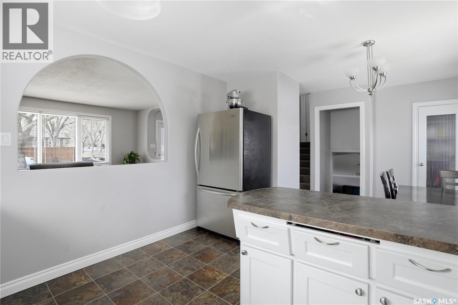115 Stapleford Crescent, Regina, SK - Indoor Photo Showing Kitchen