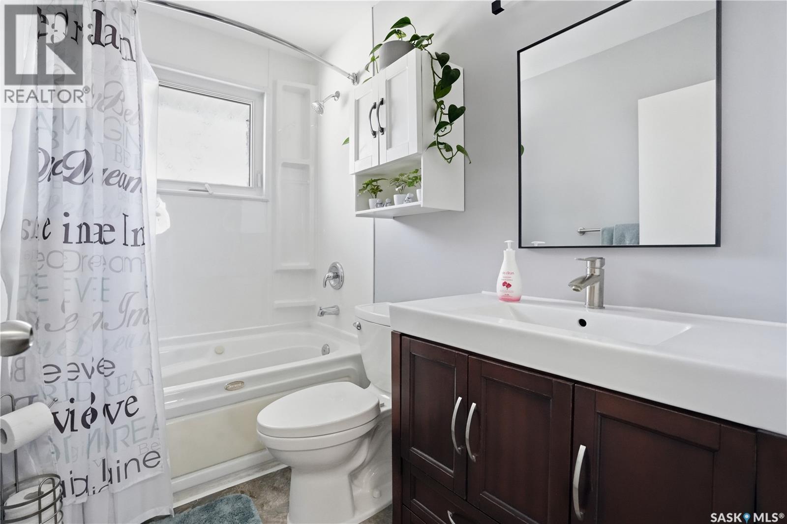 115 Stapleford Crescent, Regina, SK - Indoor Photo Showing Bathroom