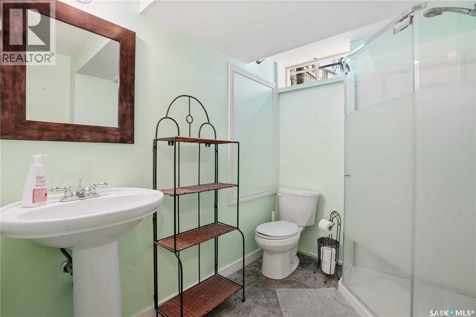 115 Stapleford Crescent, Regina, SK - Indoor Photo Showing Bathroom