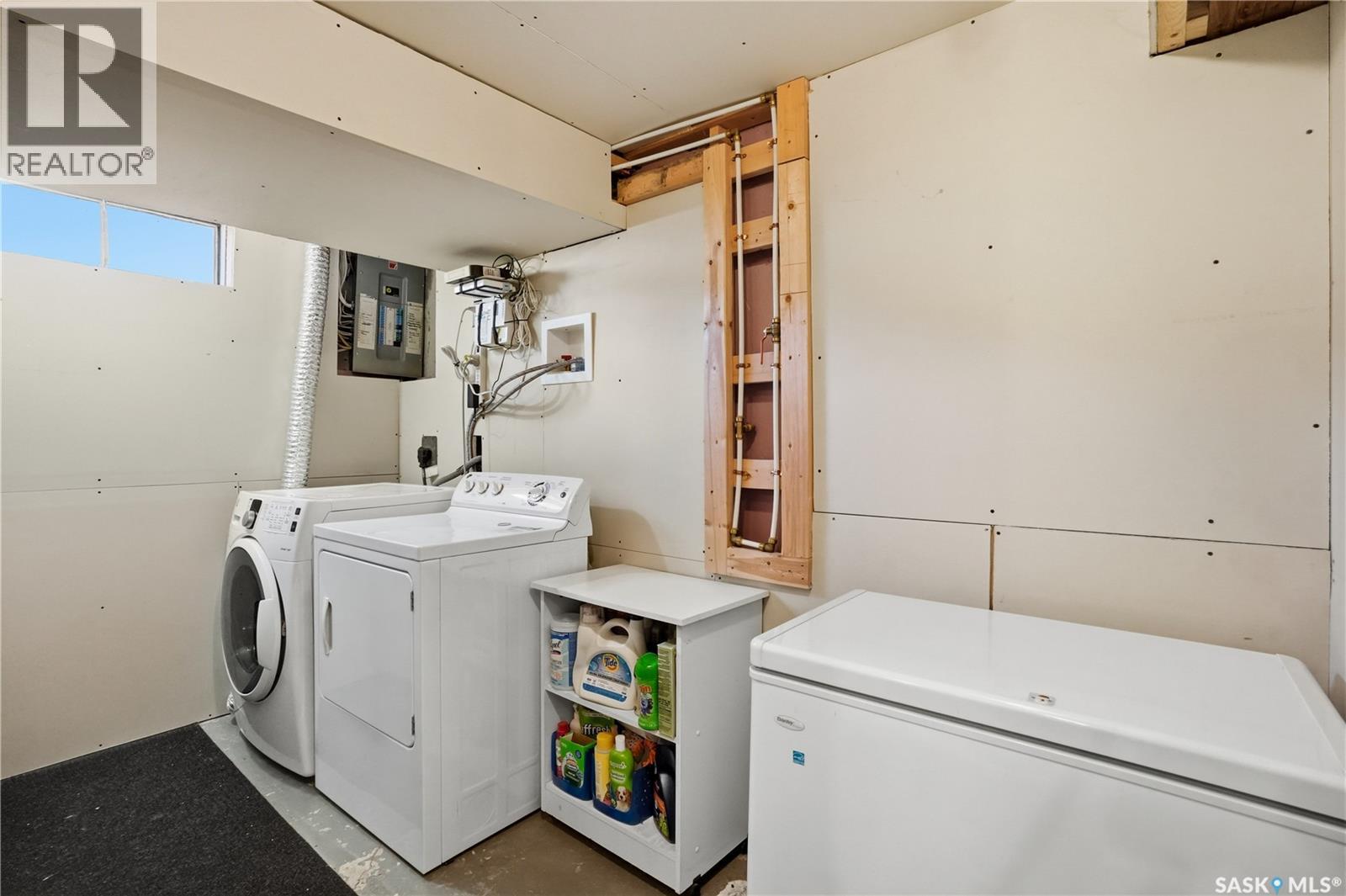 115 Stapleford Crescent, Regina, SK - Indoor Photo Showing Laundry Room