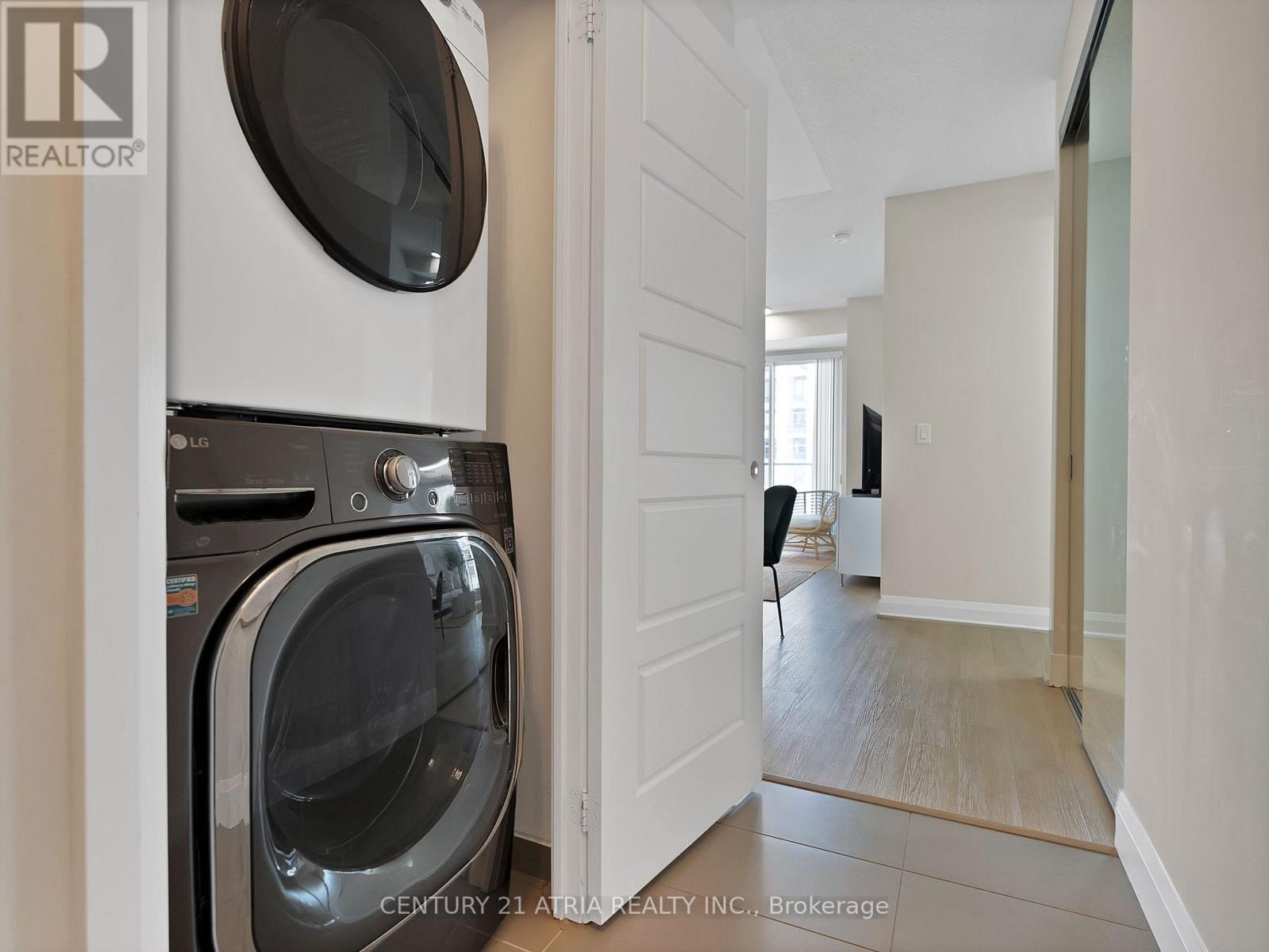 522 - 8228 Birchmount Road, Markham, ON - Indoor Photo Showing Laundry Room