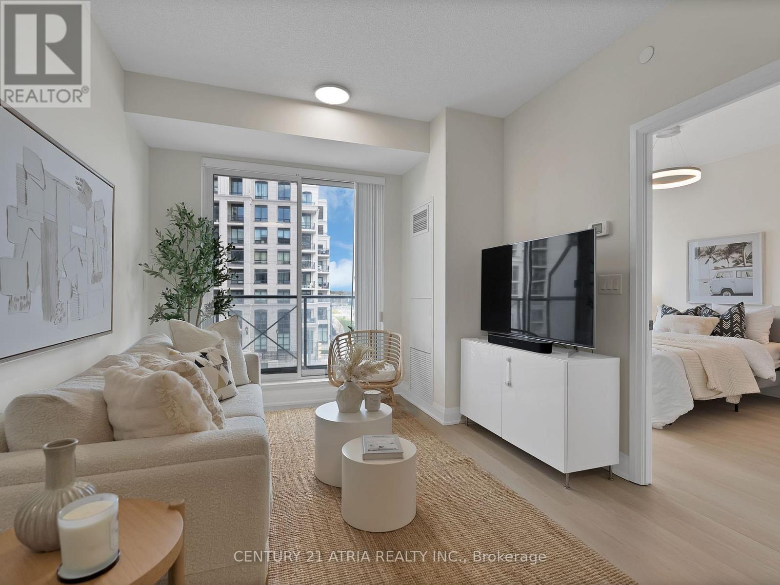 522 - 8228 Birchmount Road, Markham, ON - Indoor Photo Showing Living Room