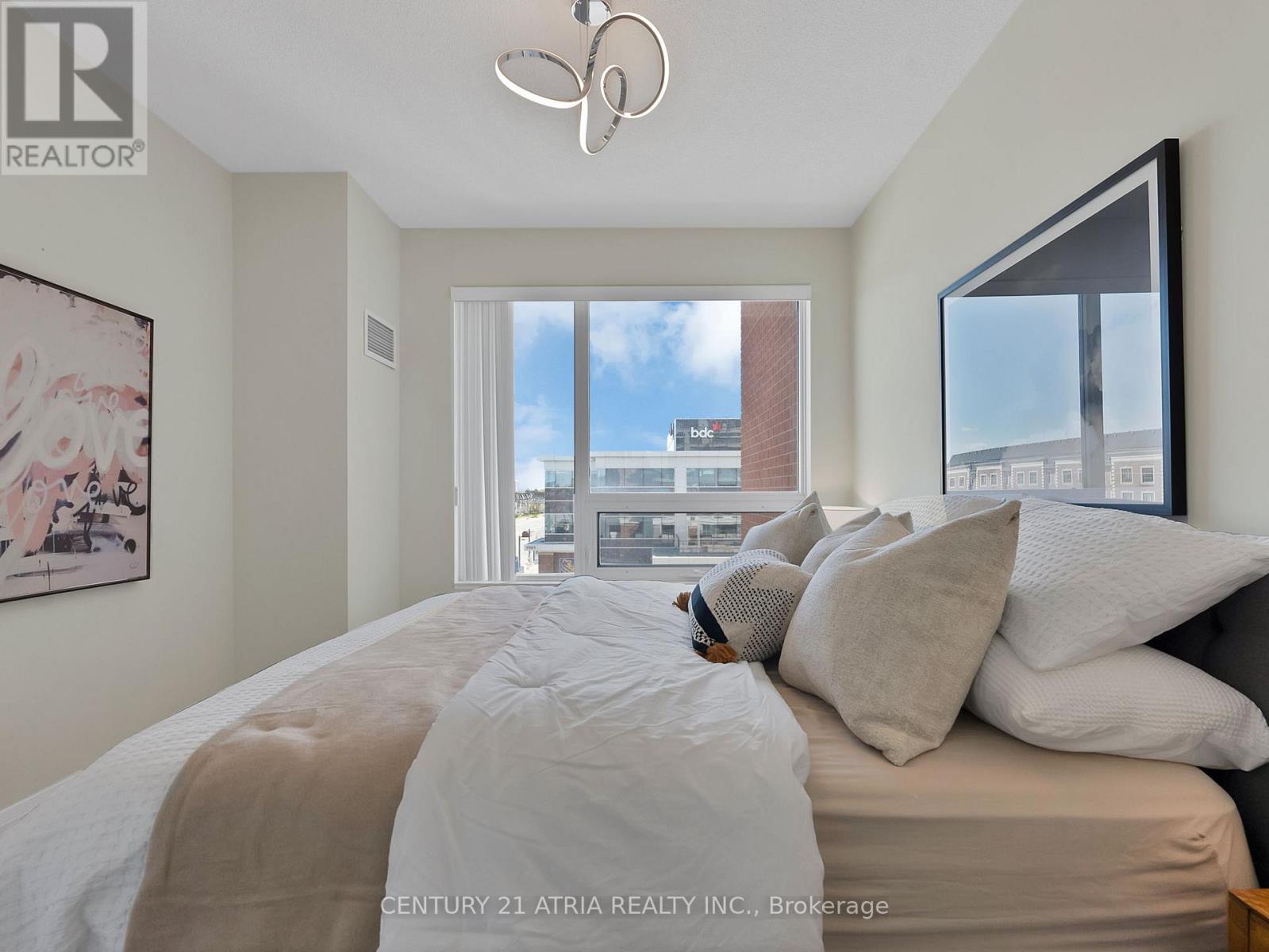 522 - 8228 Birchmount Road, Markham, ON - Indoor Photo Showing Bedroom