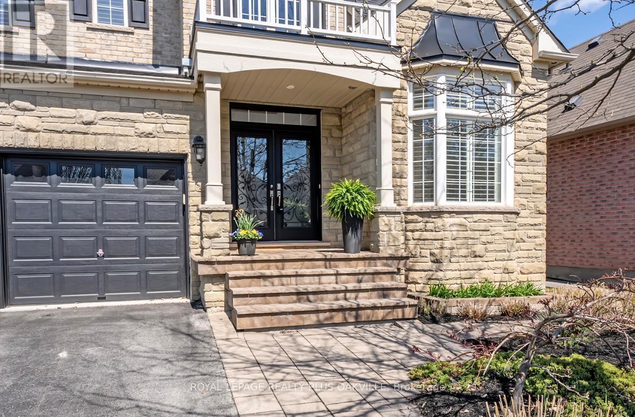 3339 Skipton Lane, Oakville, ON - Outdoor