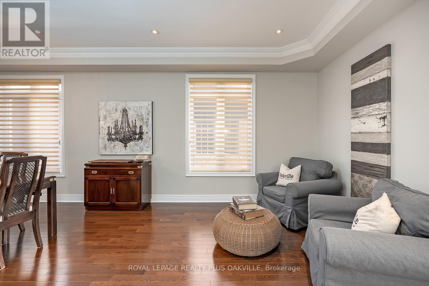 3339 Skipton Lane, Oakville, ON - Indoor Photo Showing Living Room