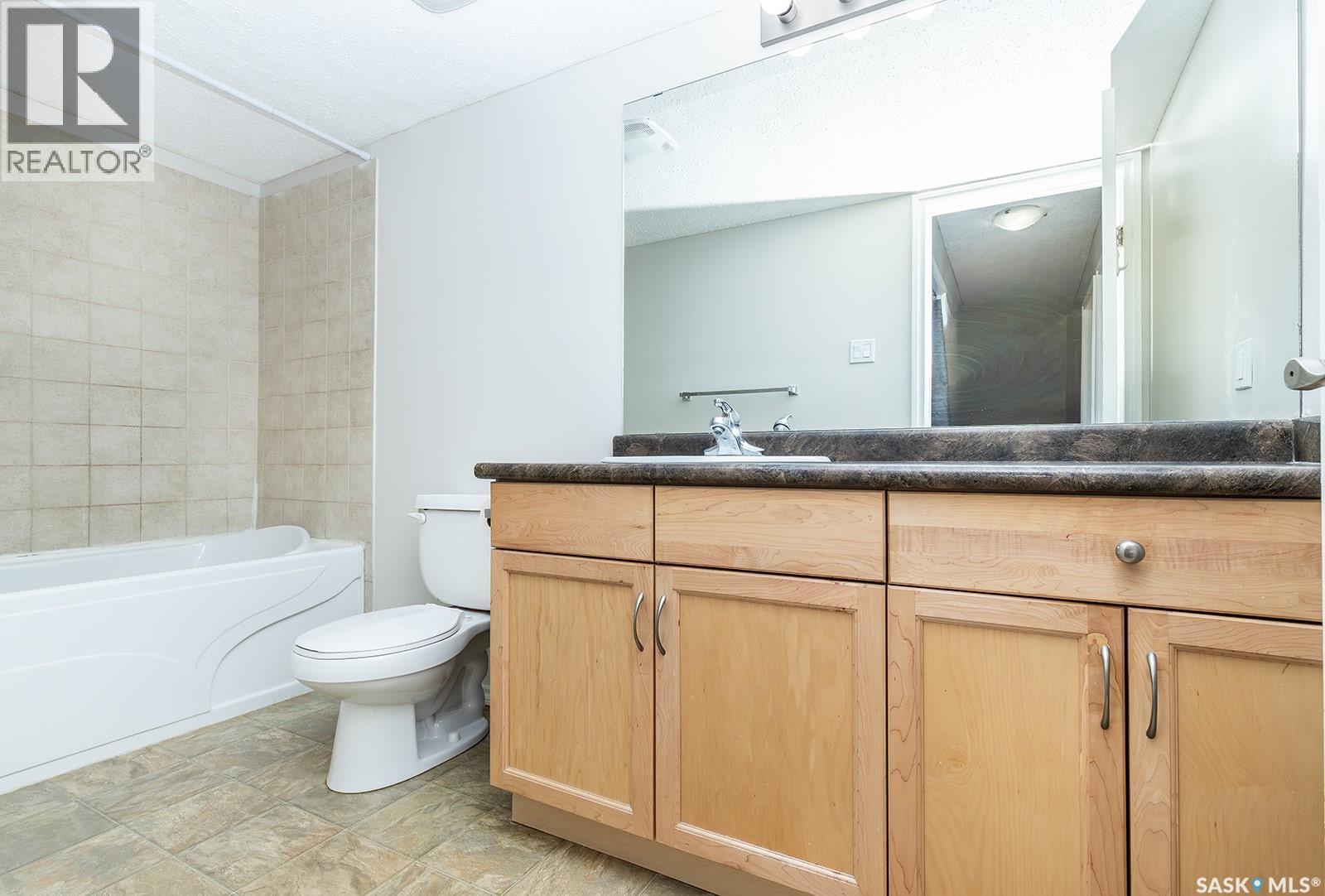 102D2 1121 Mckercher Drive, Saskatoon, SK - Indoor Photo Showing Bathroom