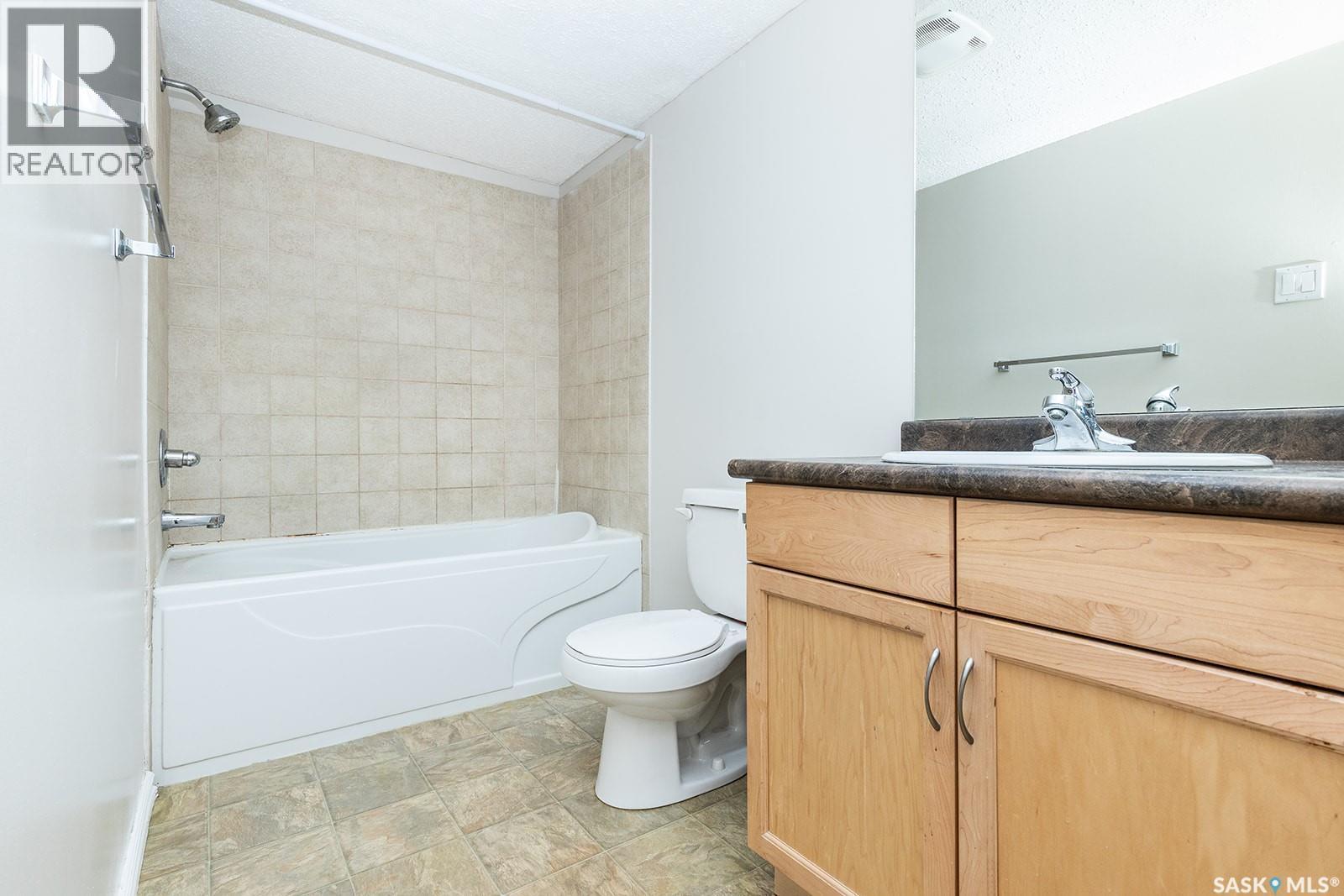102D2 1121 Mckercher Drive, Saskatoon, SK - Indoor Photo Showing Bathroom