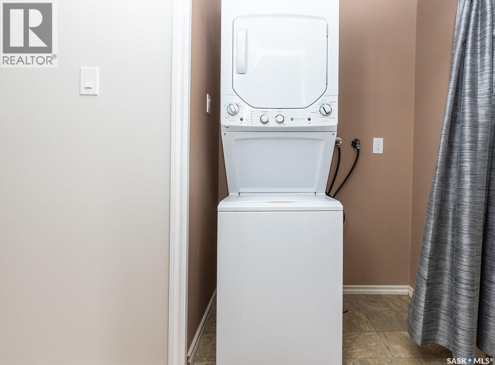 102D2 1121 Mckercher Drive, Saskatoon, SK - Indoor Photo Showing Laundry Room
