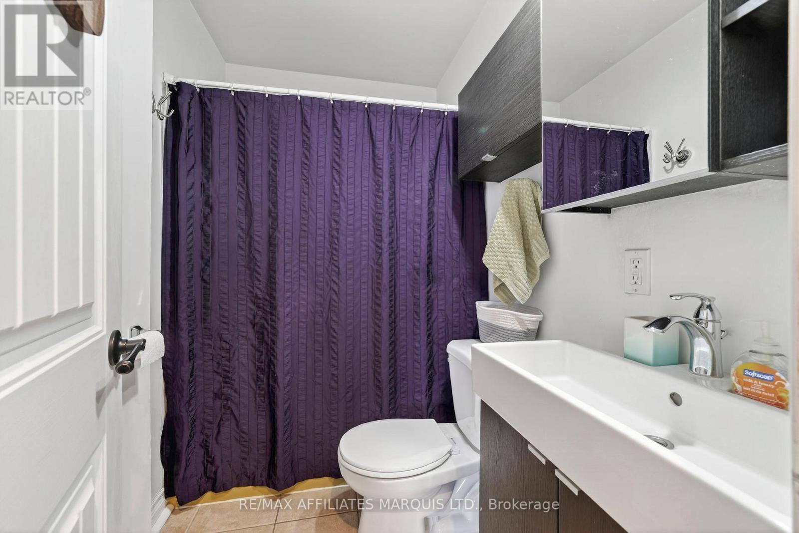 910 Leonard Avenue, Cornwall, ON - Indoor Photo Showing Bathroom