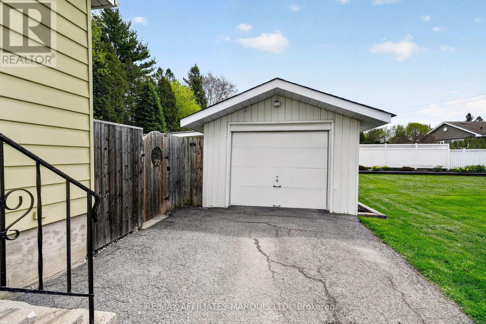 910 Leonard Avenue, Cornwall, ON - Outdoor With Exterior