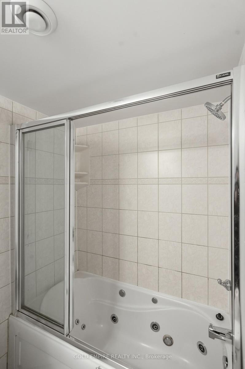 701 - 389 Dundas Street, London East (East K), ON - Indoor Photo Showing Bathroom