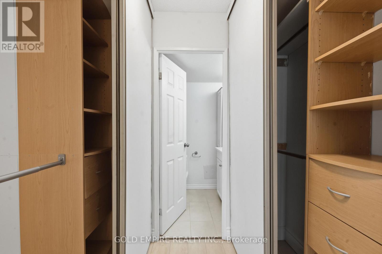 701 - 389 Dundas Street, London East (East K), ON - Indoor