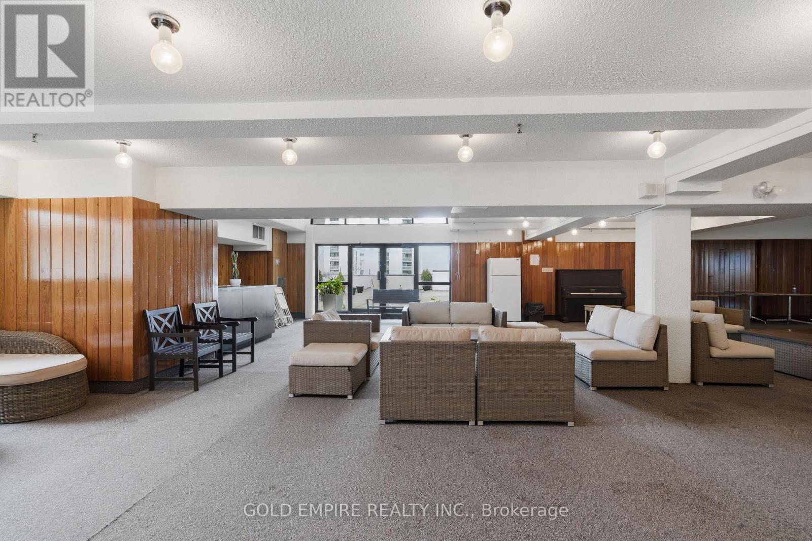 701 - 389 Dundas Street, London East (East K), ON - Indoor