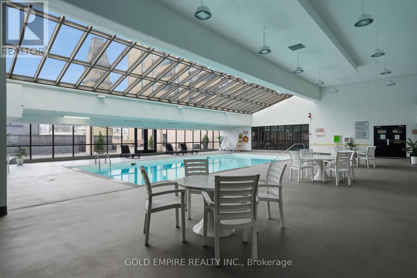 701 - 389 Dundas Street, London East (East K), ON - Indoor Photo Showing Other Room With In Ground Pool