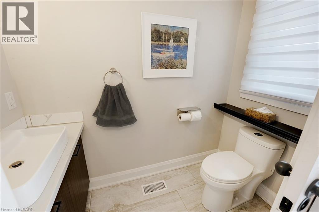 77 B Broadway Avenue, St. Catharines, ON - Indoor Photo Showing Bathroom