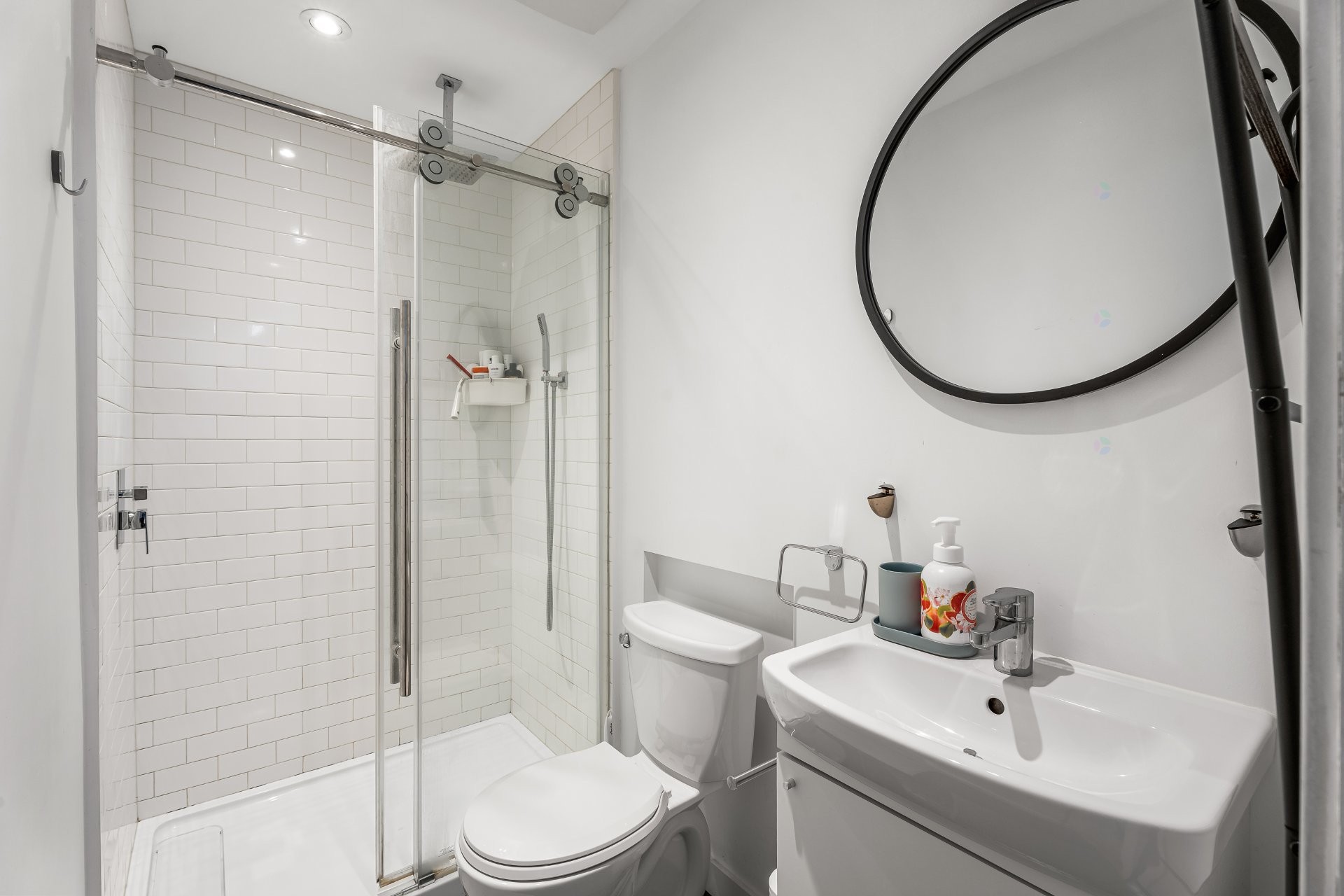 Bathroom - 5198 - 5200 Av. De Westbury, Montréal (Côte-Des-Neiges/Notre-Dame-De-Grâce), QC - Indoor Photo Showing Bathroom