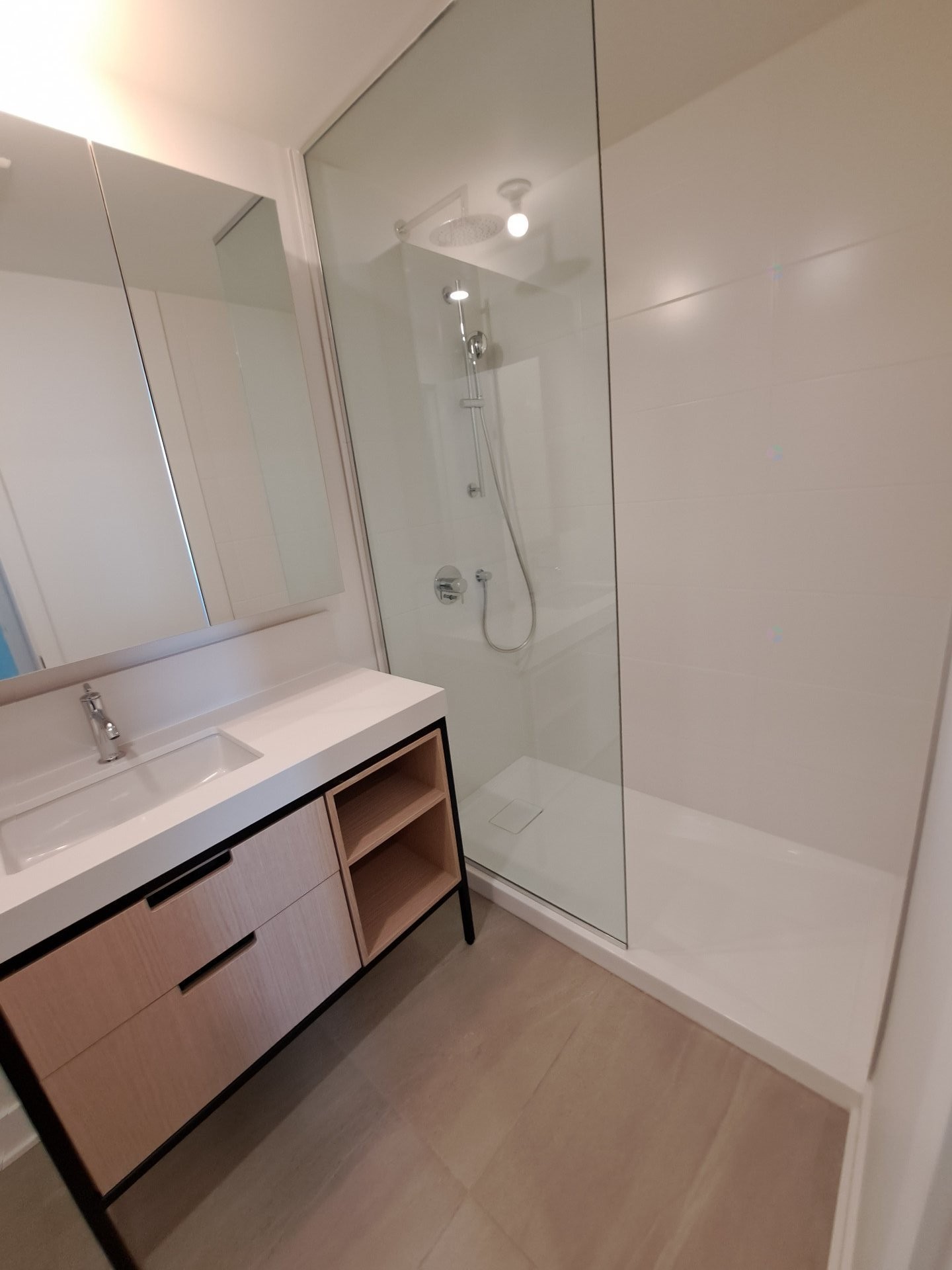 Bathroom - 1416-60 Rue De L'Éclipse, Brossard, QC - Indoor Photo Showing Bathroom