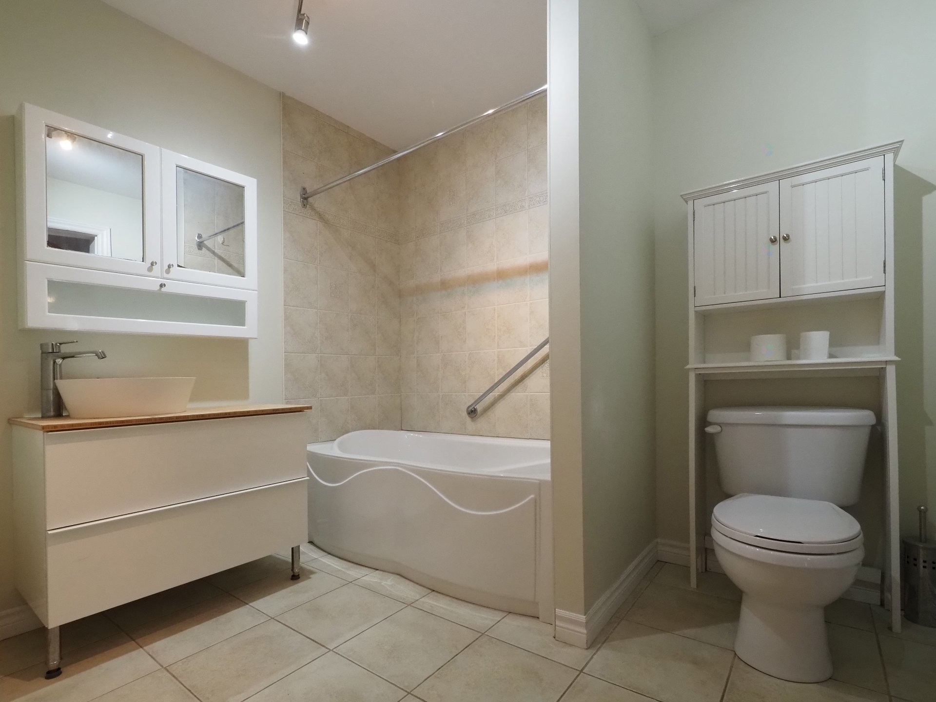 Bathroom - 821 Rue Gabrielle-D'Anneville, Québec (Beauport), QC - Indoor Photo Showing Bathroom