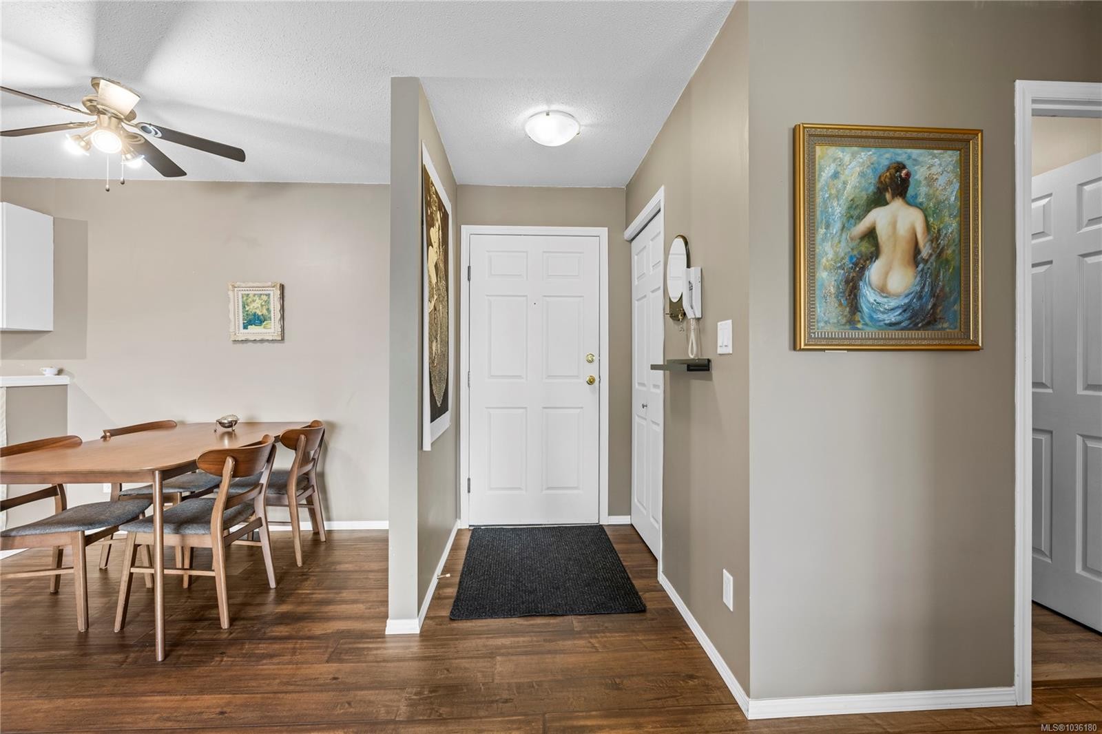 302-690 Third St, Nanaimo, BC - Indoor Photo Showing Dining Room