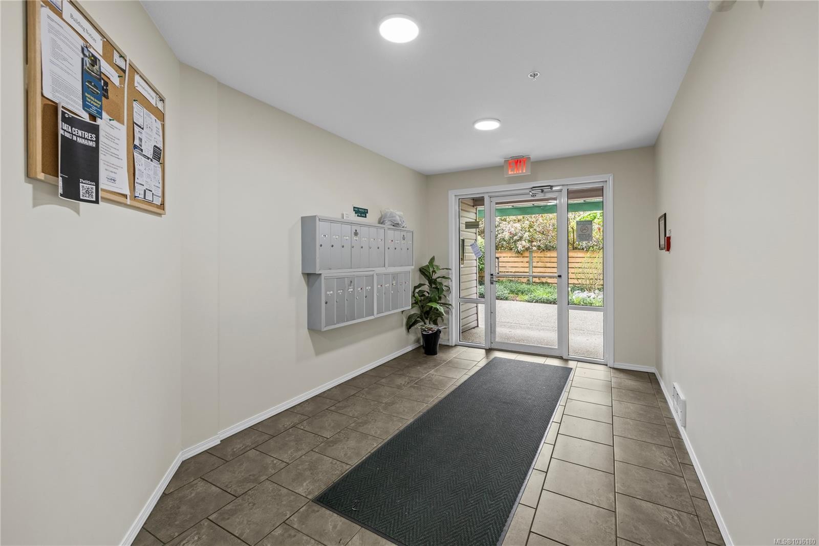 302-690 Third St, Nanaimo, BC - Indoor Photo Showing Other Room