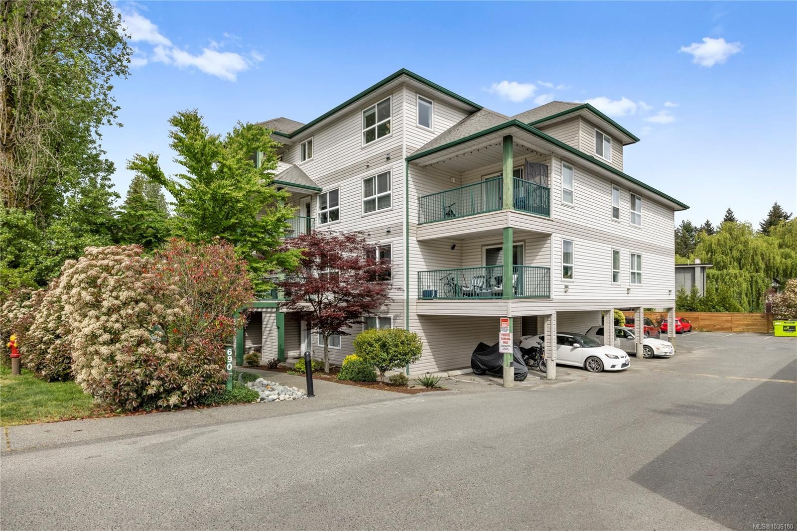302-690 Third St, Nanaimo, BC - Outdoor