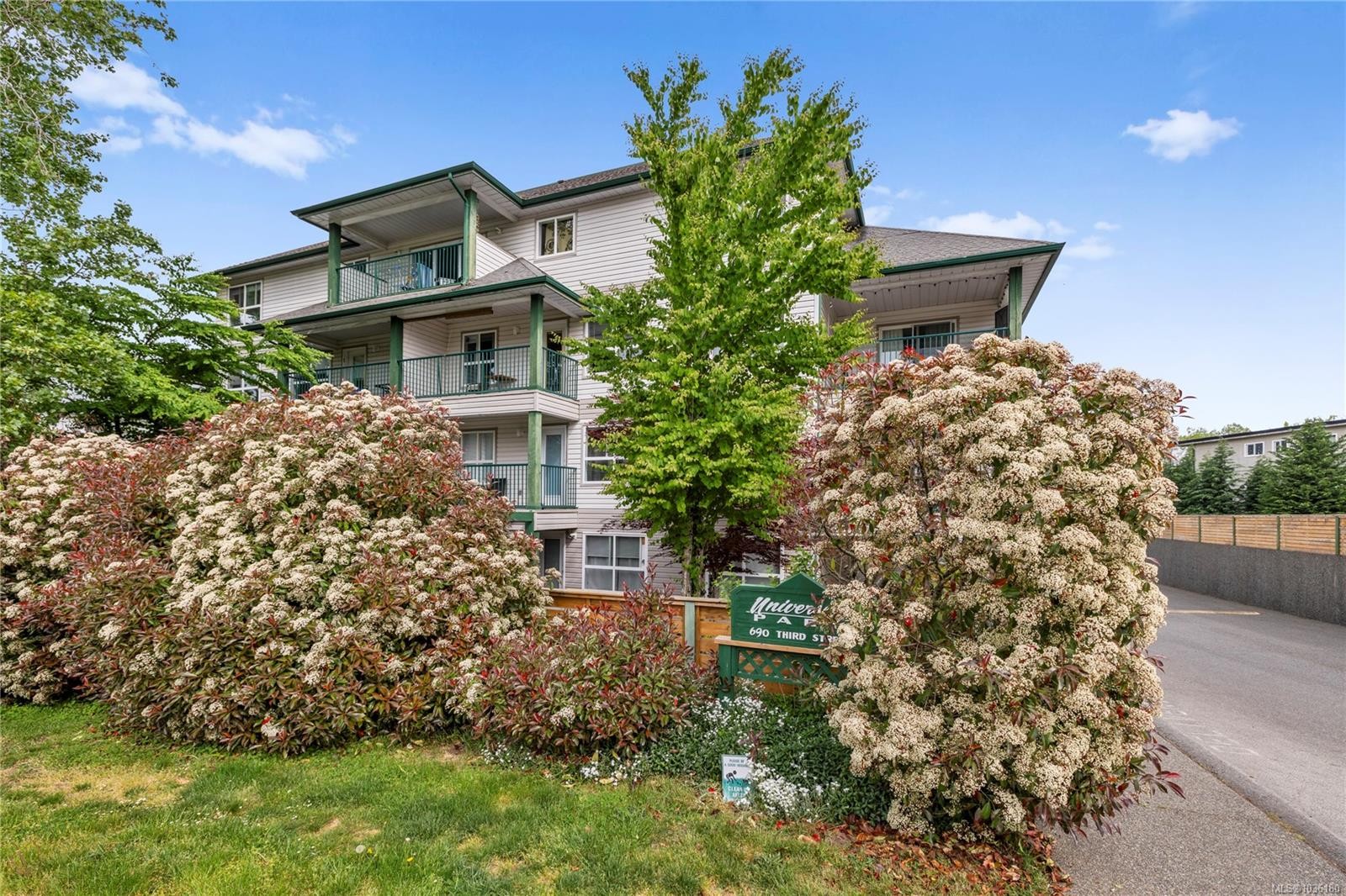 302-690 Third St, Nanaimo, BC - Outdoor