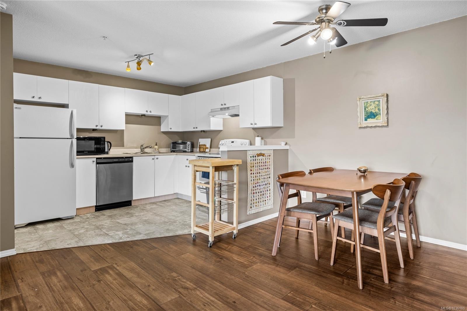 302-690 Third St, Nanaimo, BC - Indoor Photo Showing Other Room