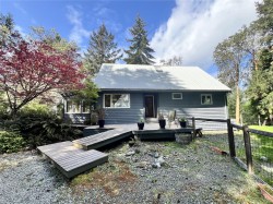 130 Lawnhill Dr Salt Spring, BC V8K 1M9