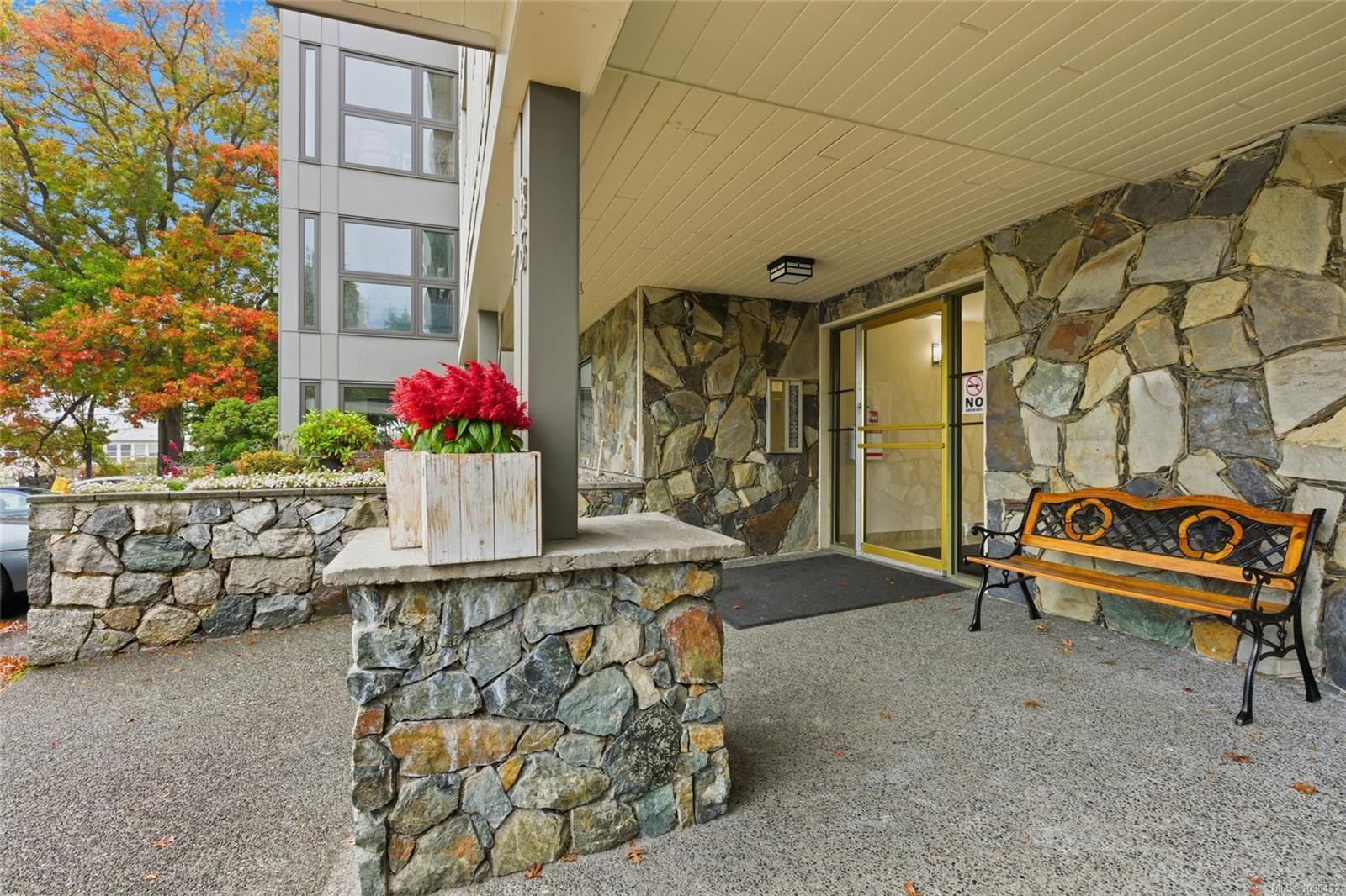 103-1875 Lansdowne Rd, Saanich, BC - Outdoor With Deck Patio Veranda