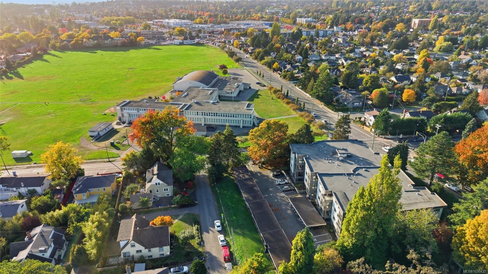 103-1875 Lansdowne Rd, Saanich, BC - Outdoor With View