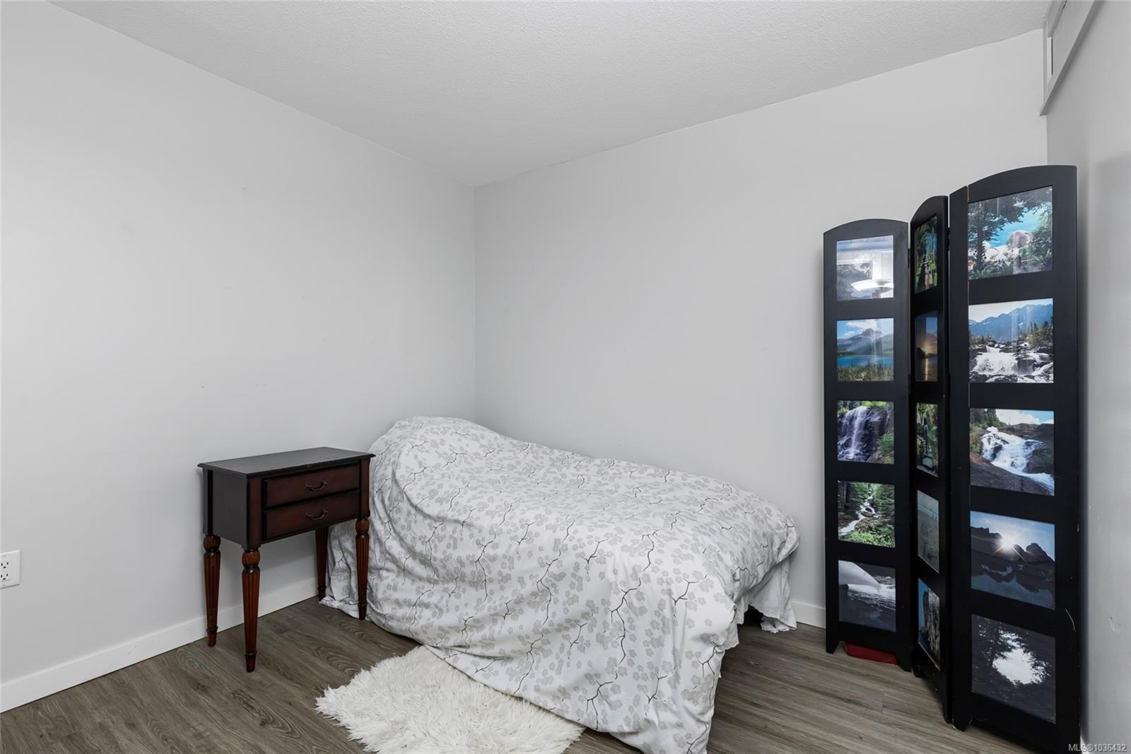 103-1875 Lansdowne Rd, Saanich, BC - Indoor Photo Showing Bedroom
