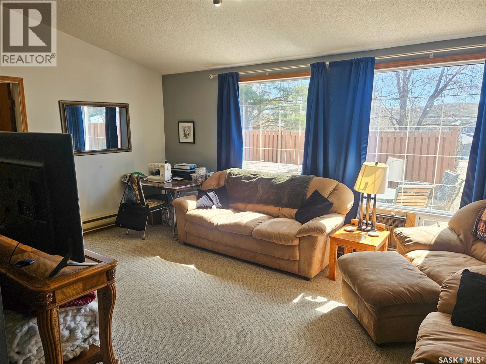 208 Wall Ridge Trail, Lac Pelletier, SK - Indoor Photo Showing Living Room