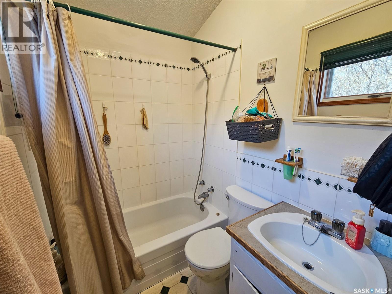 208 Wall Ridge Trail, Lac Pelletier, SK - Indoor Photo Showing Bathroom