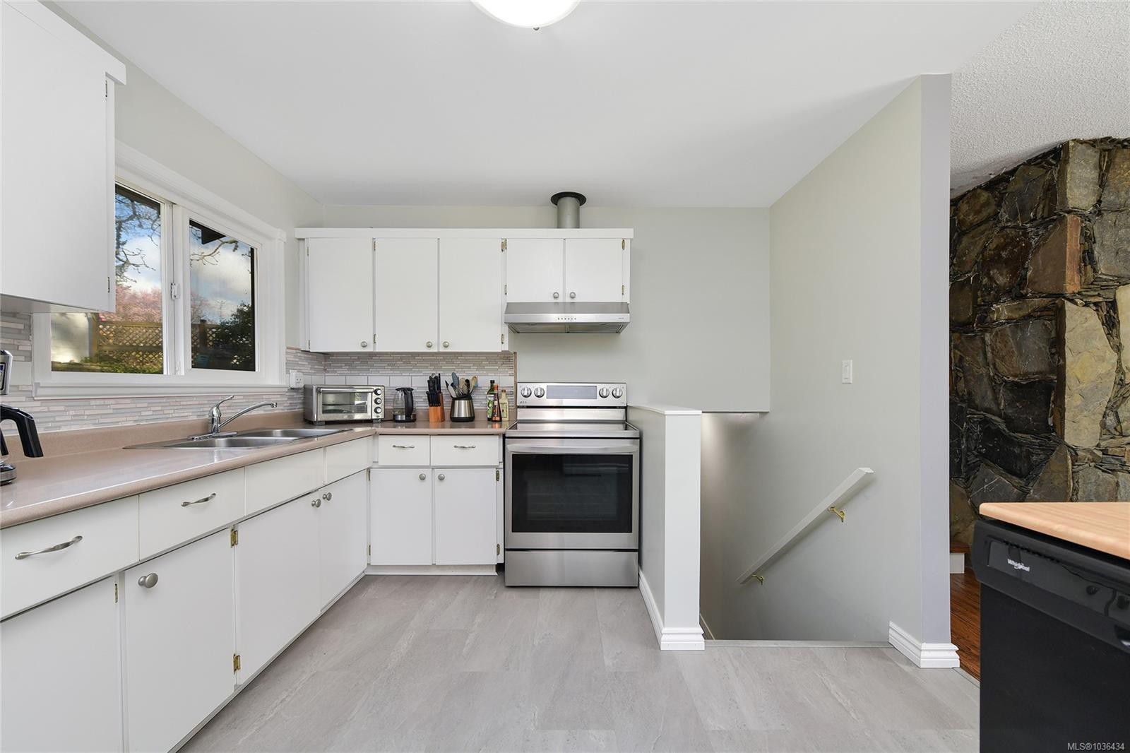 600 Phelps Ave, Langford, BC