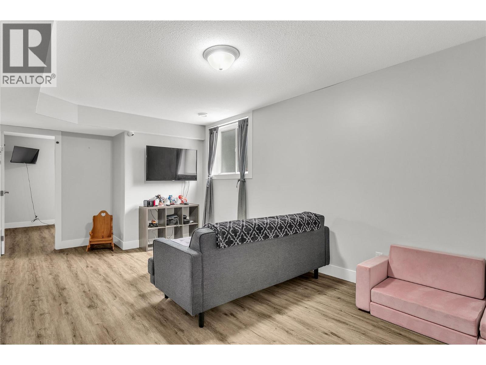 3819 Glen Canyon Drive, West Kelowna, BC - Indoor