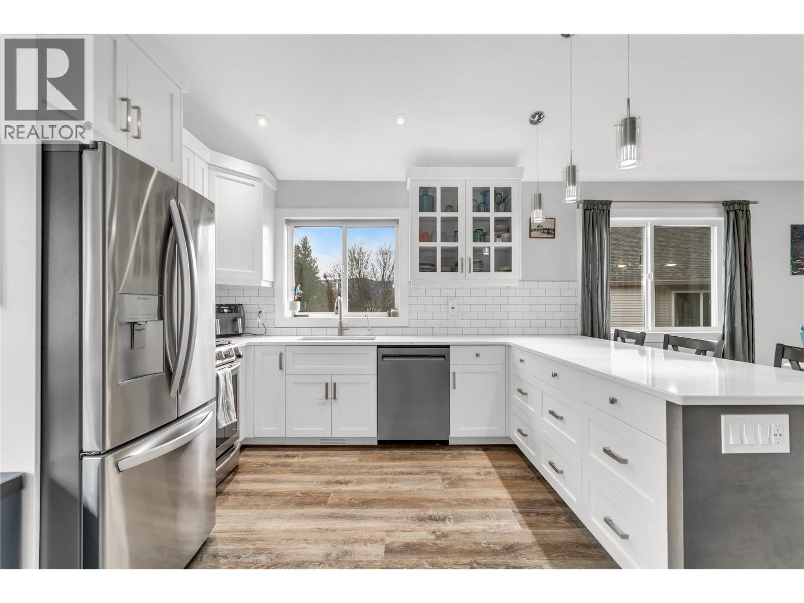 3819 Glen Canyon Drive, West Kelowna, BC - Indoor Photo Showing Kitchen With Upgraded Kitchen