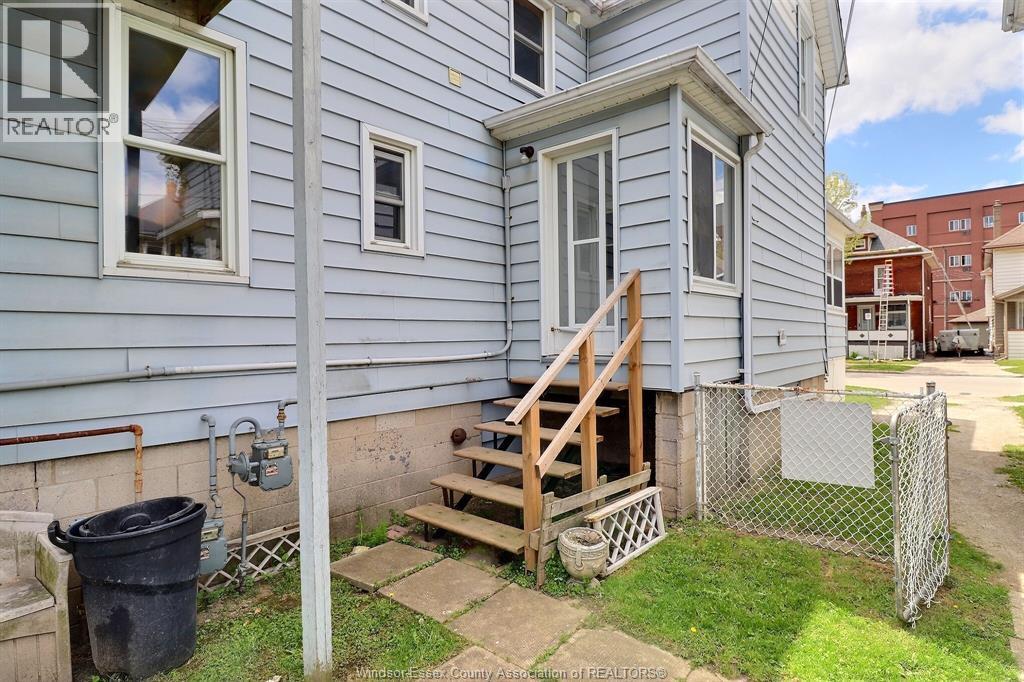 996 Albert, Windsor, ON - Outdoor