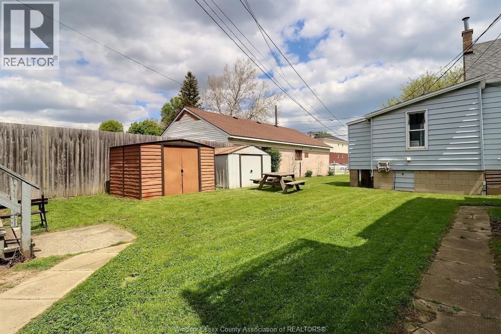996 Albert, Windsor, ON - Outdoor