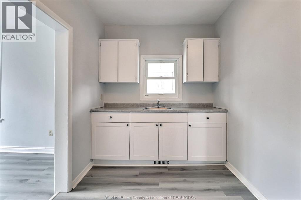 996 Albert, Windsor, ON - Indoor