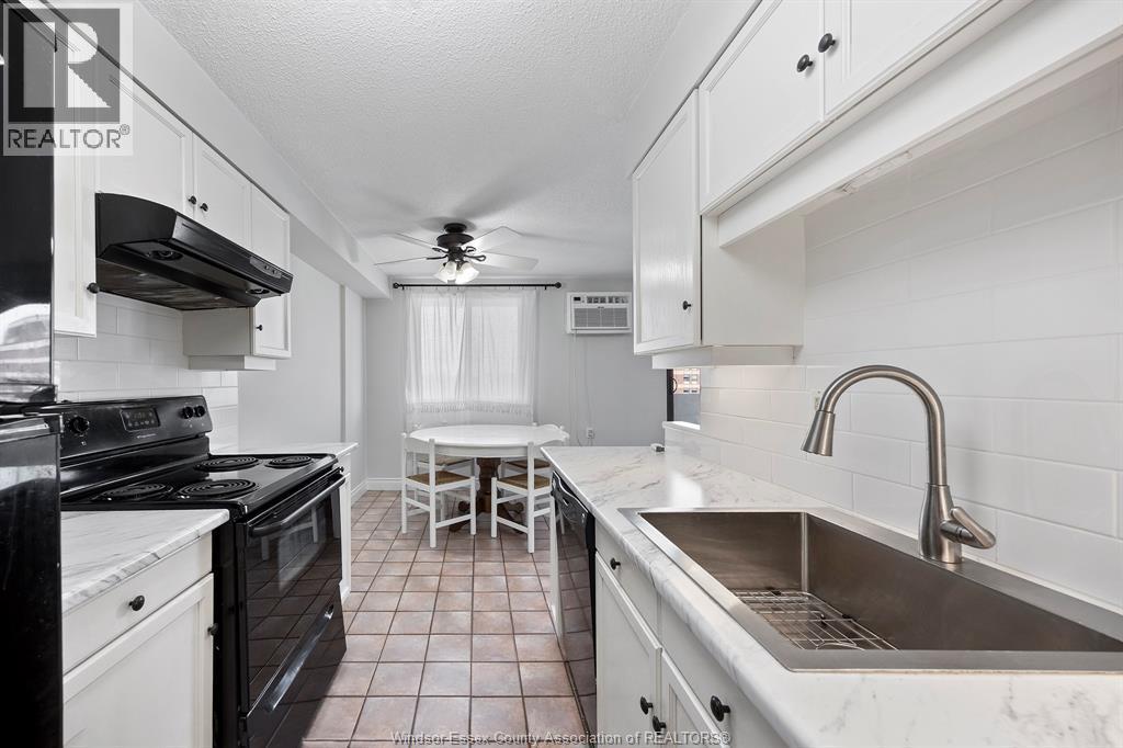 150 Park Unit# 613, Windsor, ON - Indoor Photo Showing Kitchen