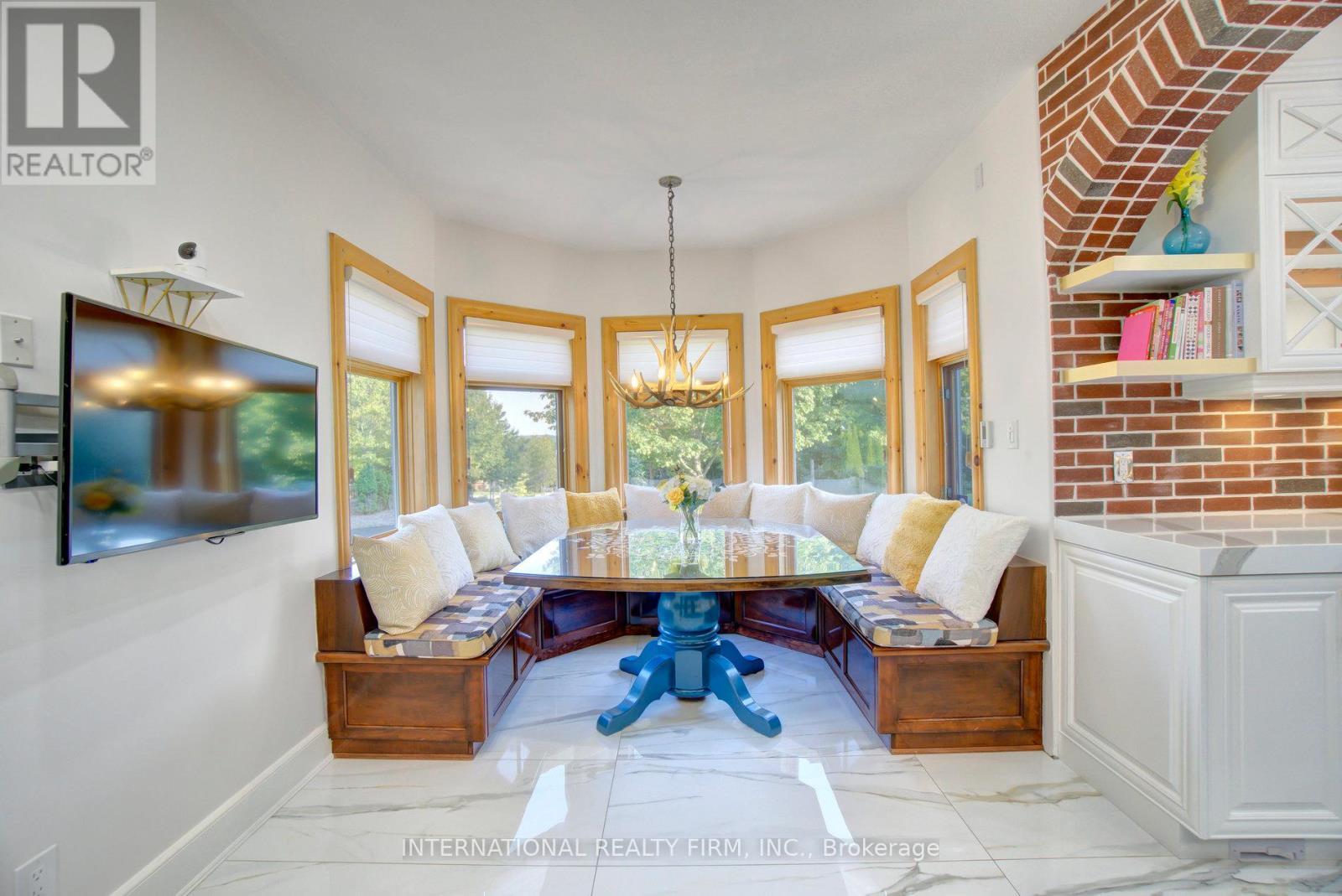 6 Pinehurst Lane, Springwater, ON - Indoor Photo Showing Kitchen