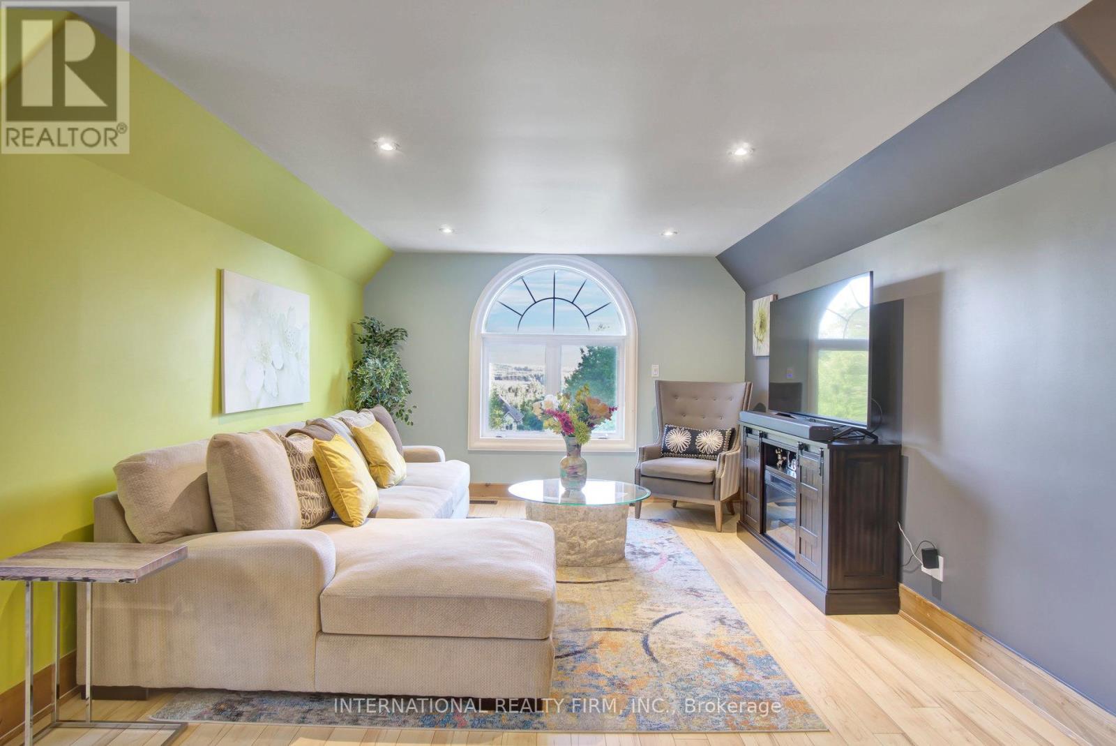 6 Pinehurst Lane, Springwater, ON - Indoor Photo Showing Other Room
