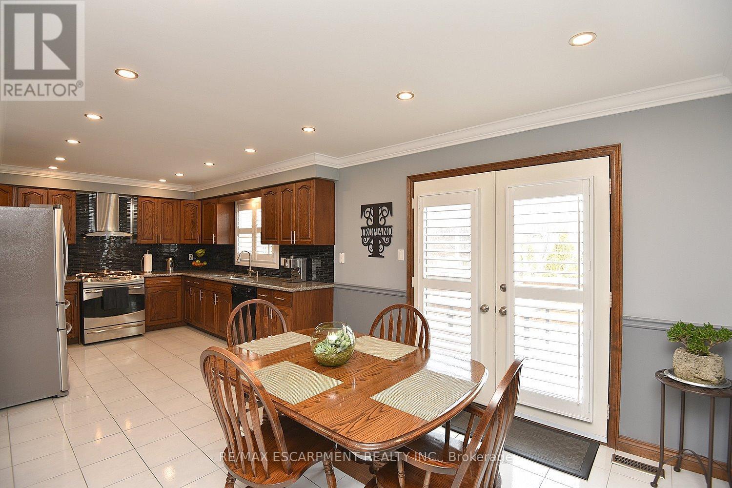 36 Tommar Place, Hamilton, ON - Indoor Photo Showing Dining Room