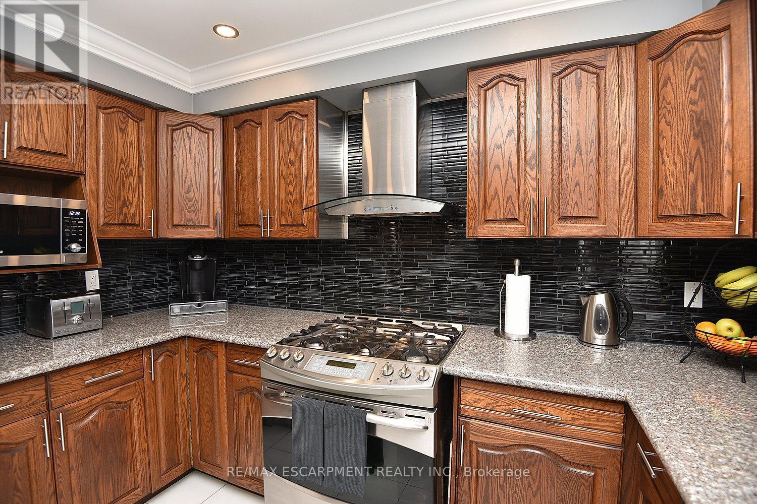 36 Tommar Place, Hamilton, ON - Indoor Photo Showing Kitchen